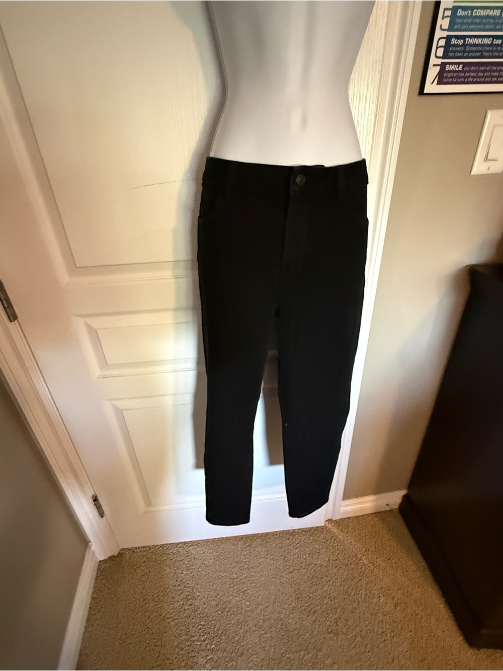 American Eagle Outfitters Black jegging Jean never worn but washed